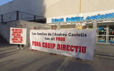 Imatge d'una de les mobilitzacions a les portes de l'escola | Karen Madrid